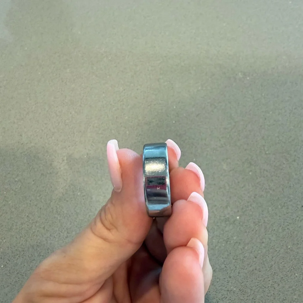 Oura Ring 4 Silver Size 9 + Sizing Kit – Excellent Condition